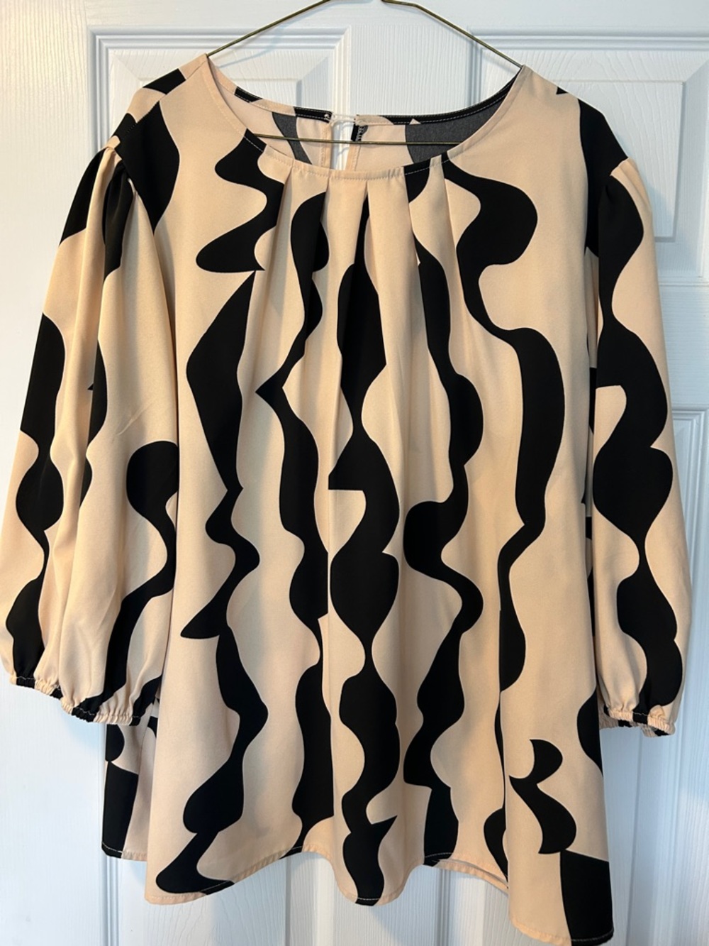 SHEIN Beige & Black Abstract Wavy Blouse